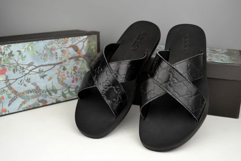 Gucci Slippers Woman--090